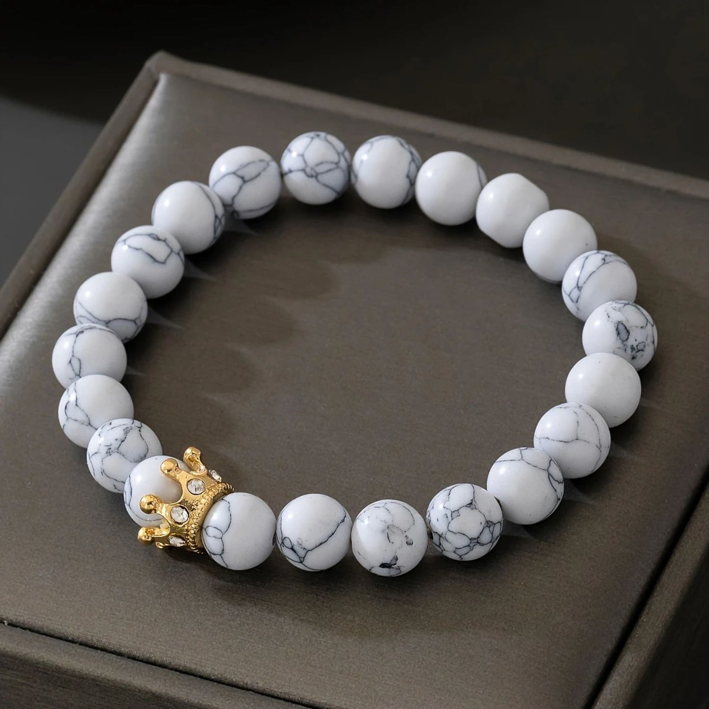 Pulsera con Dije de Corona